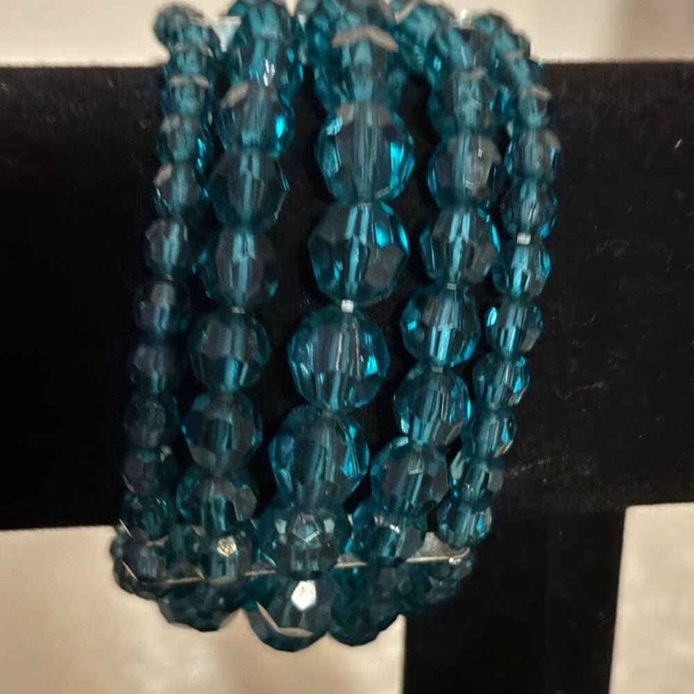 Beautiful and Unusual Stretch Bracelet with 5 Strands for any occasion